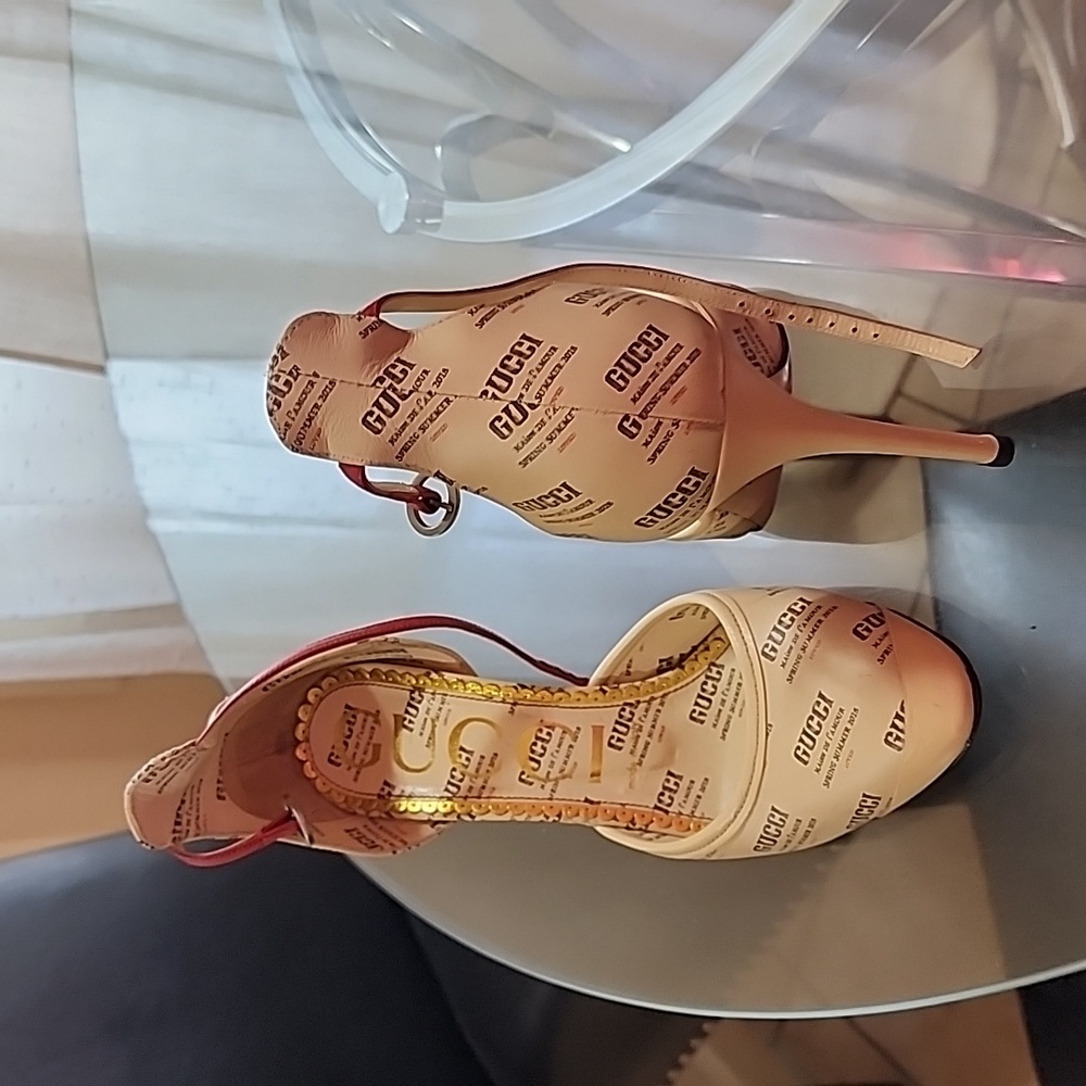 Gucci  heel shoes,The price is firm is super cheap because it is 200% authentic